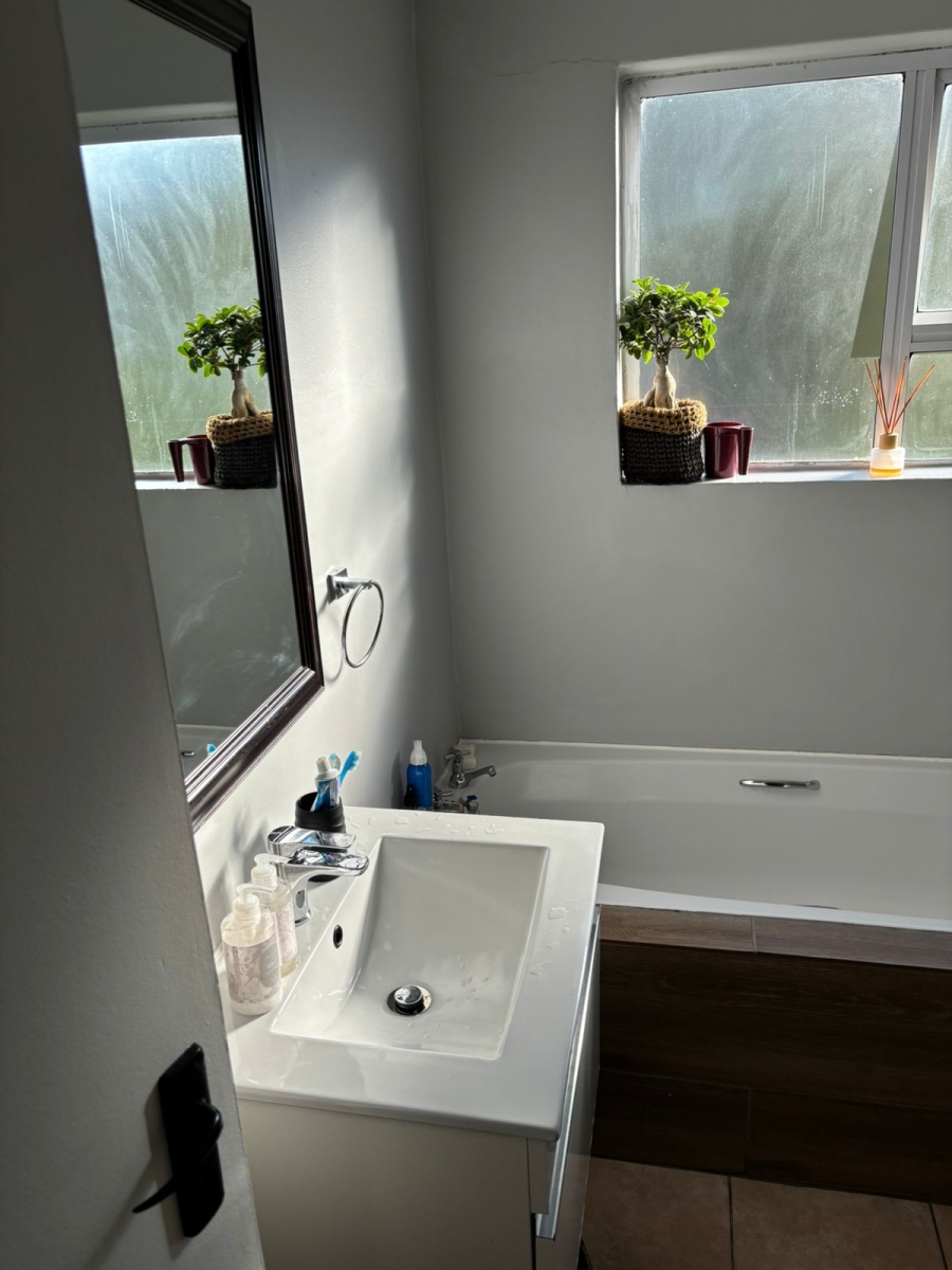 2 Bedroom Property for Sale in Uitzicht Western Cape